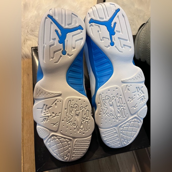 Nike Air Jordan Men’s Retro 1 White/Black/Powder Blue Sneakers - Picture 9 of 11